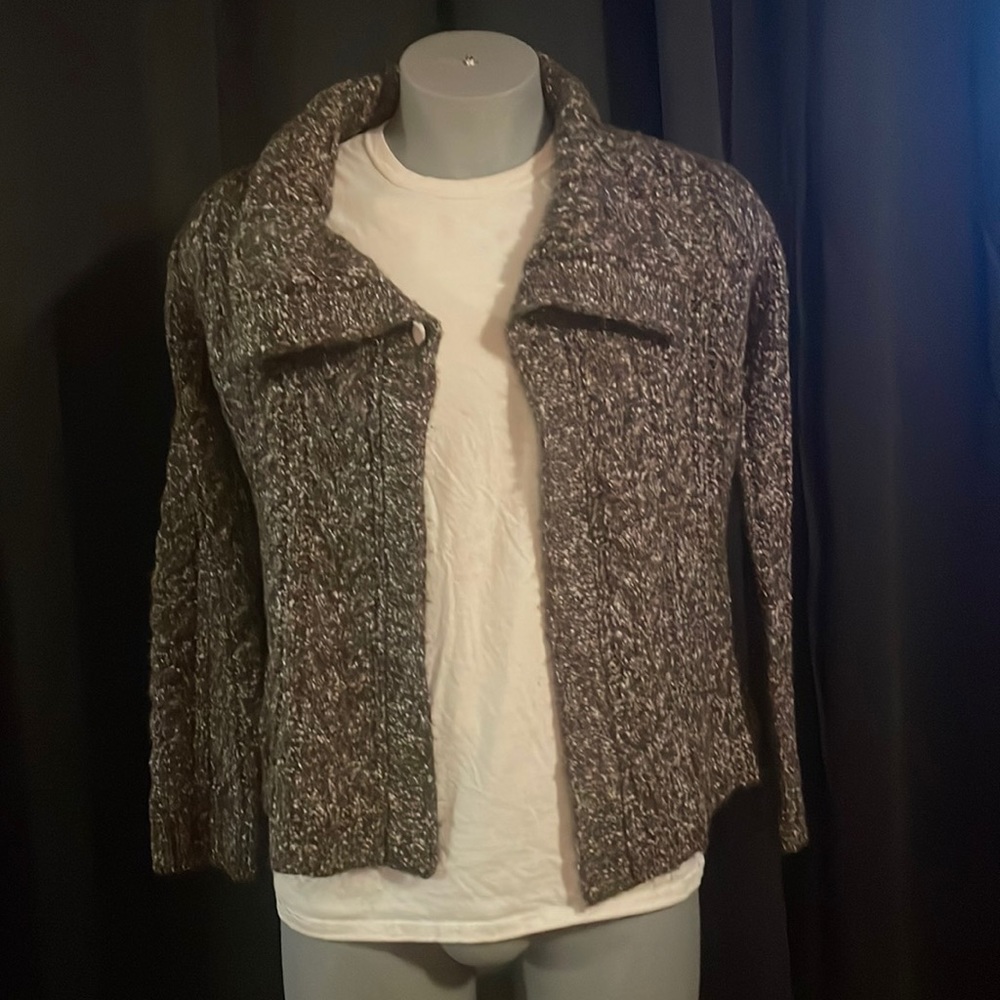 Mercer and Madison Women’s cardigan style sweater gray color size large